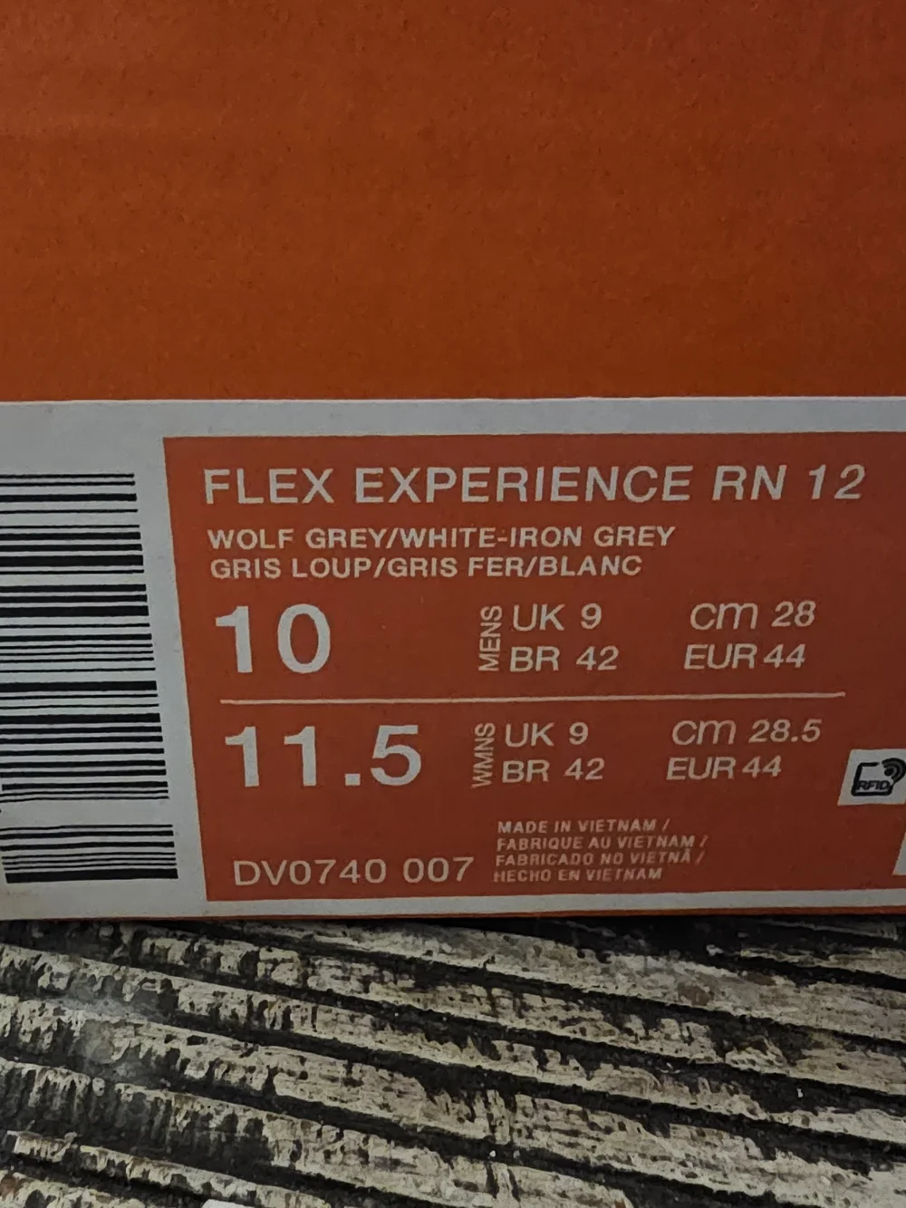 Nike Flex Experience Run 12 Men’s 10 / Women’s 11.5 NWT Grey Running Shoes